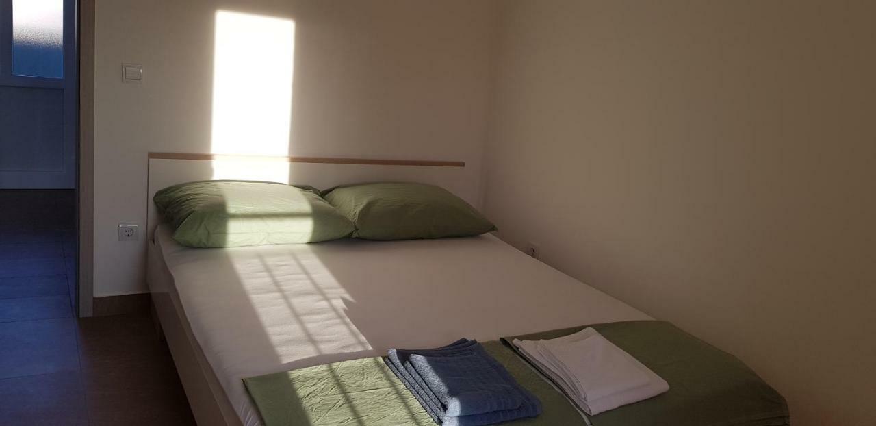 Apartmani Jozic Селине Екстериор снимка